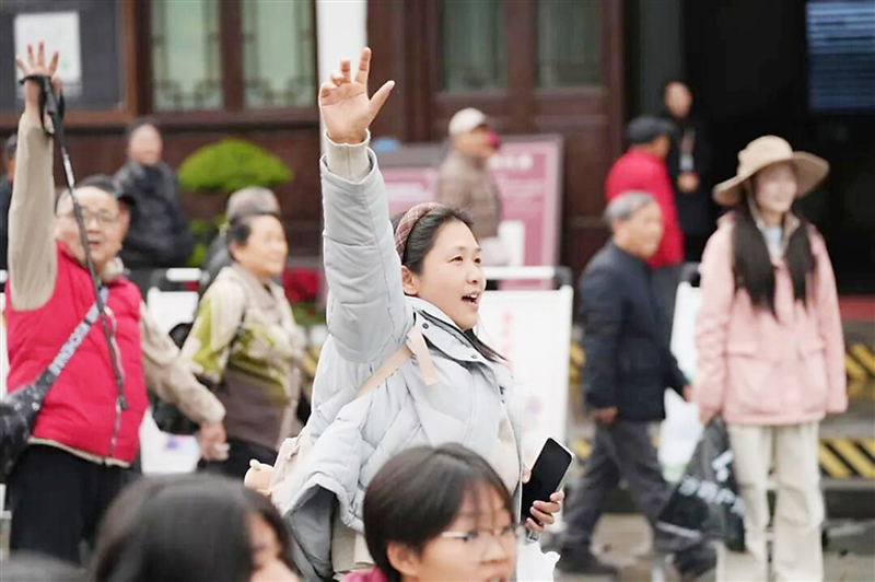 重庆市公安局交管总队启动“春行三峡，交警相伴”主题活动 